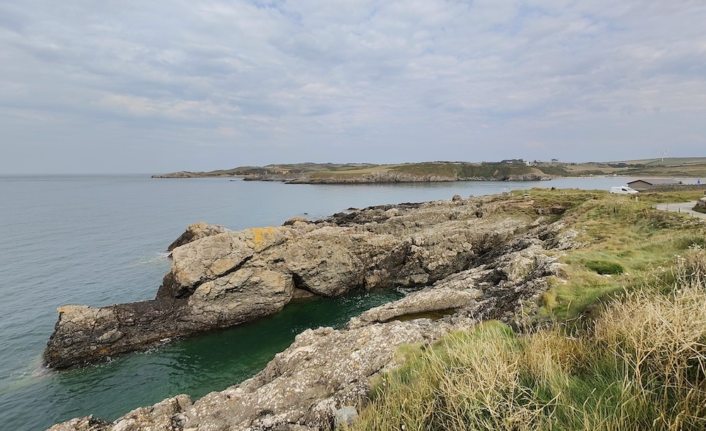 Coastline and lines of rocks