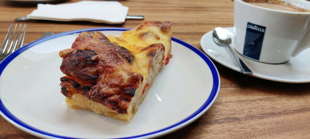 Mozarella pizza and coffee