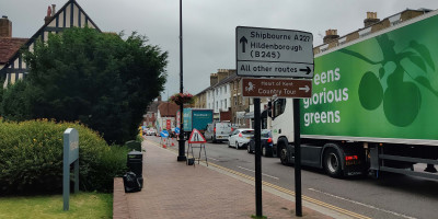 Heavy traffic on Tonbridge High Street.