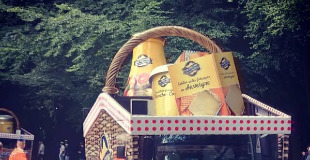 Preparing for a pelting of free mustard mayo \#letour