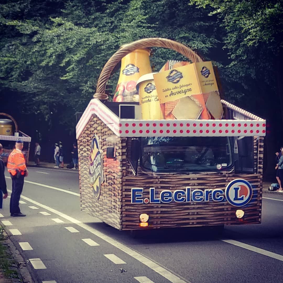 Preparing for a pelting of free mustard mayo \#letour